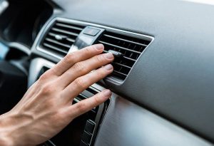 Read more about the article Nguyên nhân dẫn đến điều hòa xe ô tô không mát và mẹo sử dụng điều hòa xe ô tô hiệu quả