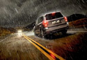 Read more about the article Cách lái xe ô tô mùa mưa bão an toàn và bảo quản xe mùa bão