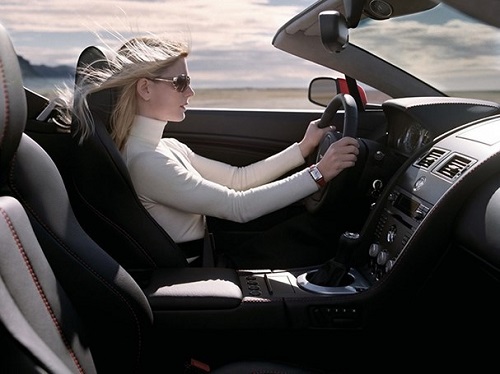 Read more about the article Chia sẻ kinh nghiệm giúp phụ nữ lái xe ô tô an toàn hiệu quả